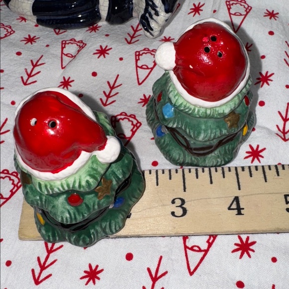 Festive Green Christmas Tree salt and pepper - Picture 5 of 5